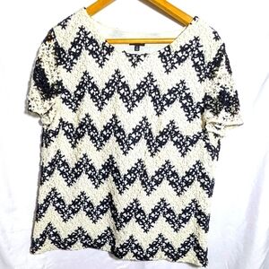 WomenTalbots Short Sleeve‎ Top Black & Cream Zig-Zag Crochet Lace  Sz 16